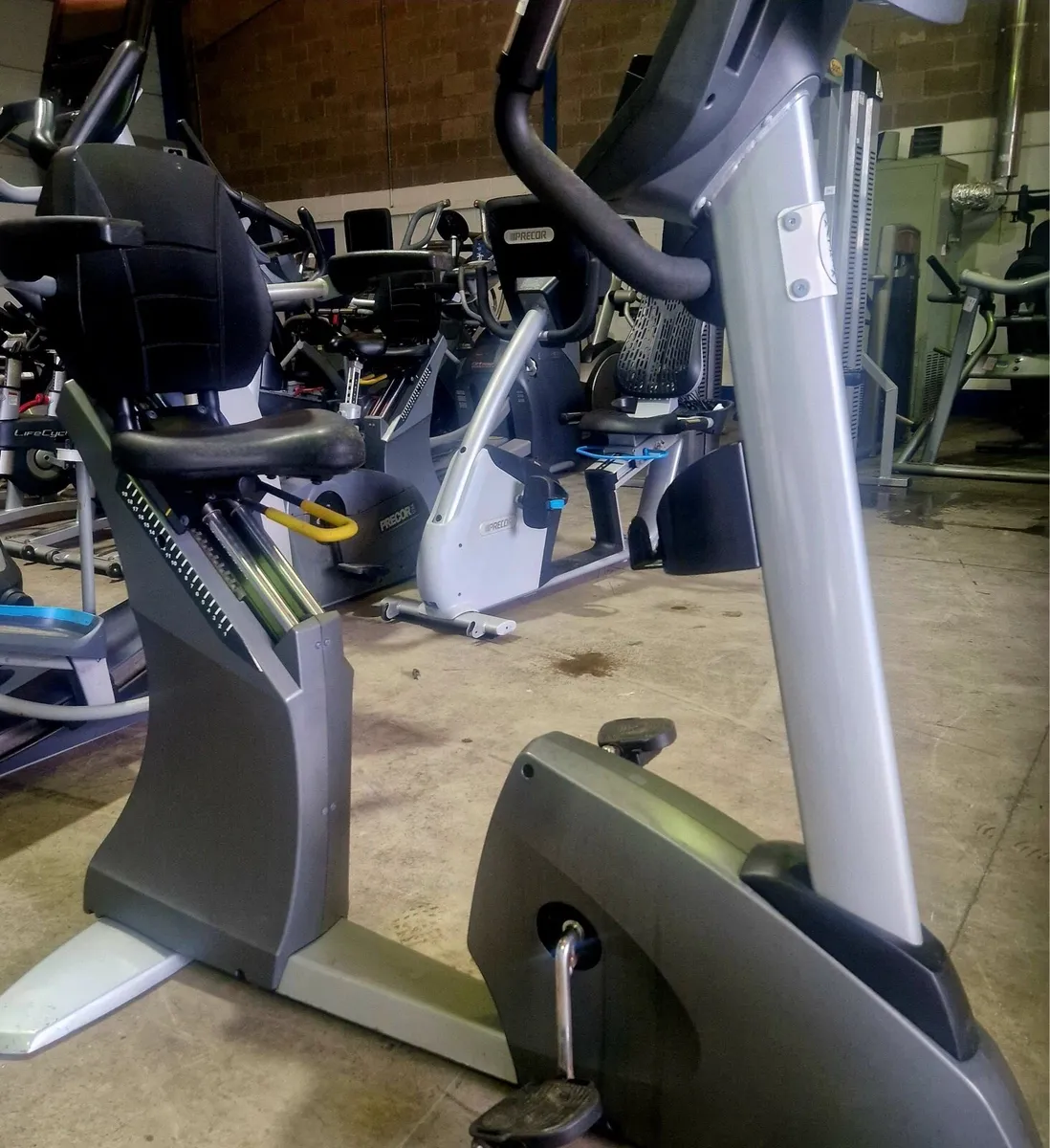 Age friendly matrix hybrid H5x bike - Image 1