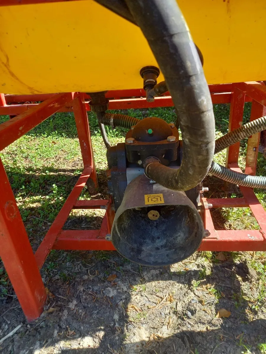 300 litre tractor boom sprayer - Image 4