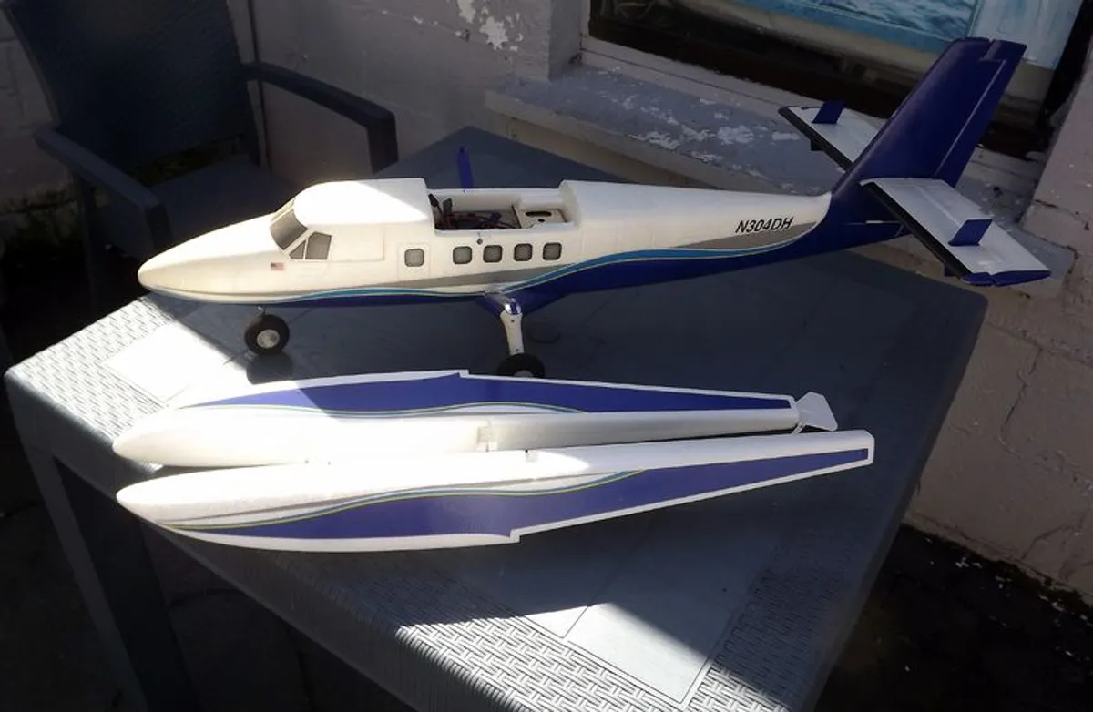 R/c Twin Otter - Image 3