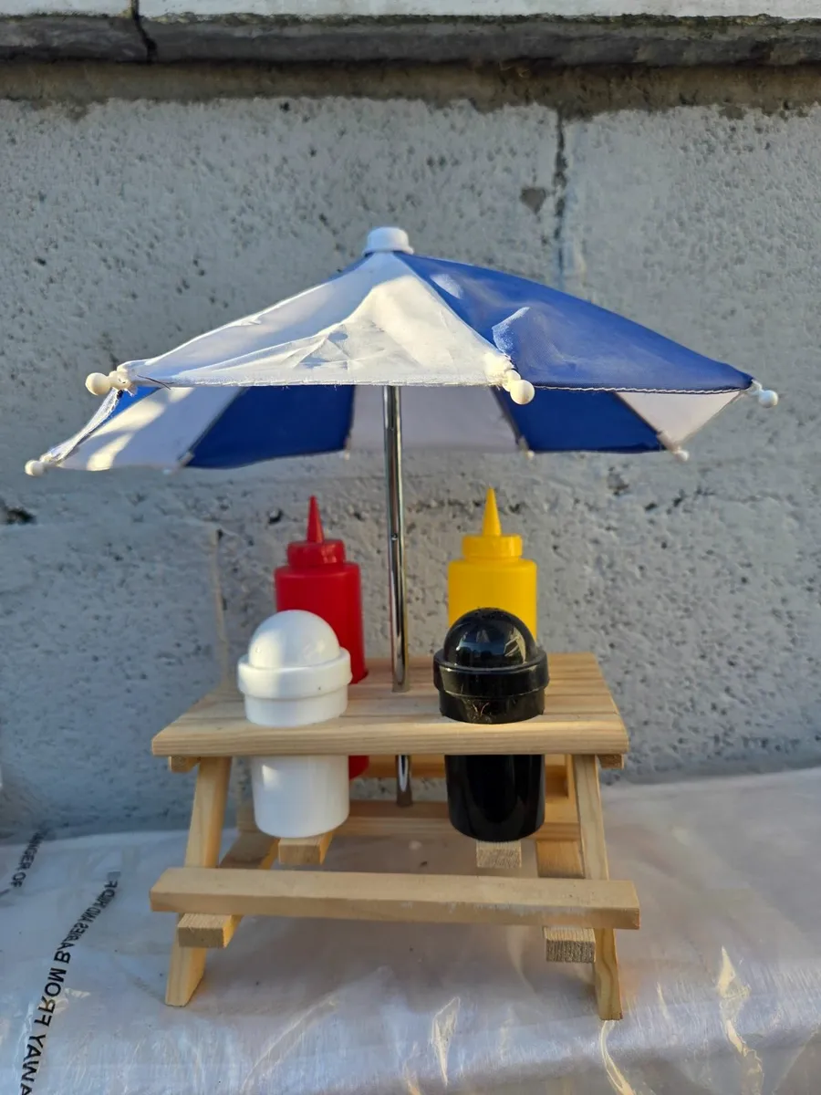 BBQ condiments set