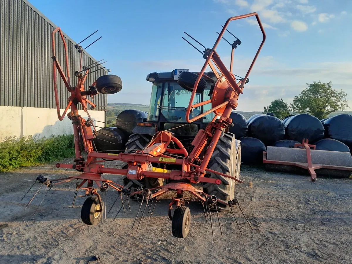 Kuhn 4 rotor tedder - Image 3