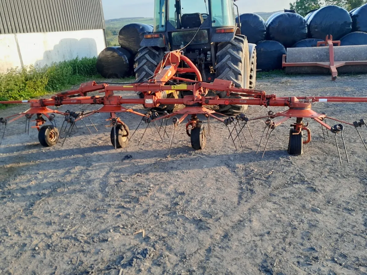 Kuhn 4 rotor tedder - Image 4