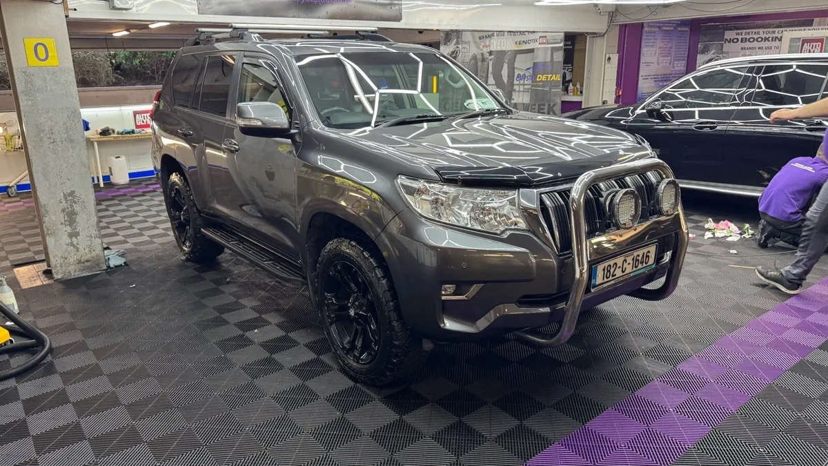 Toyota LandCruiser- business class - Image 4