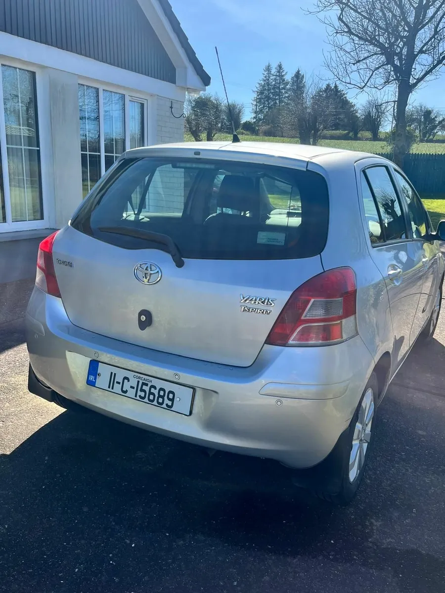 Toyota Yaris 2011 - Image 2