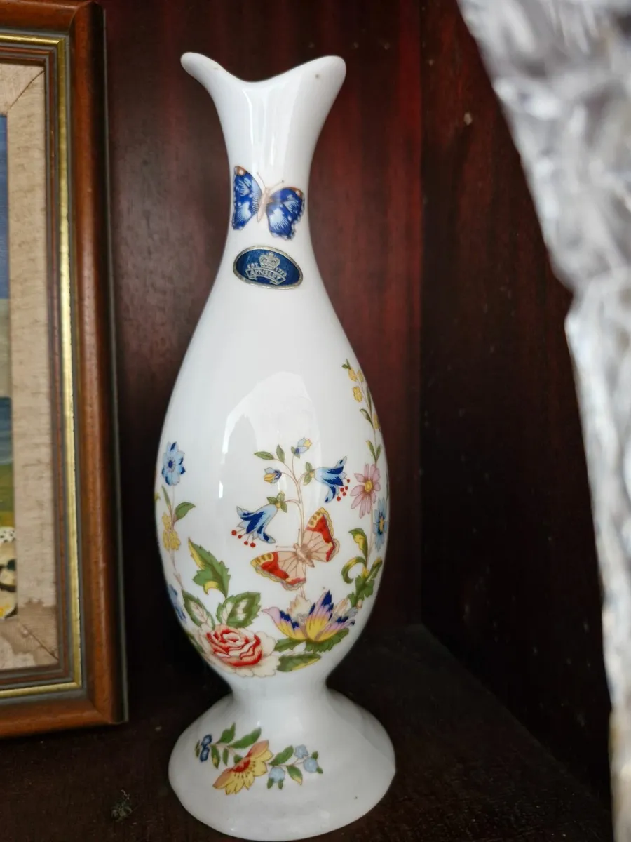 Aynsley and dresden pieces - Image 1