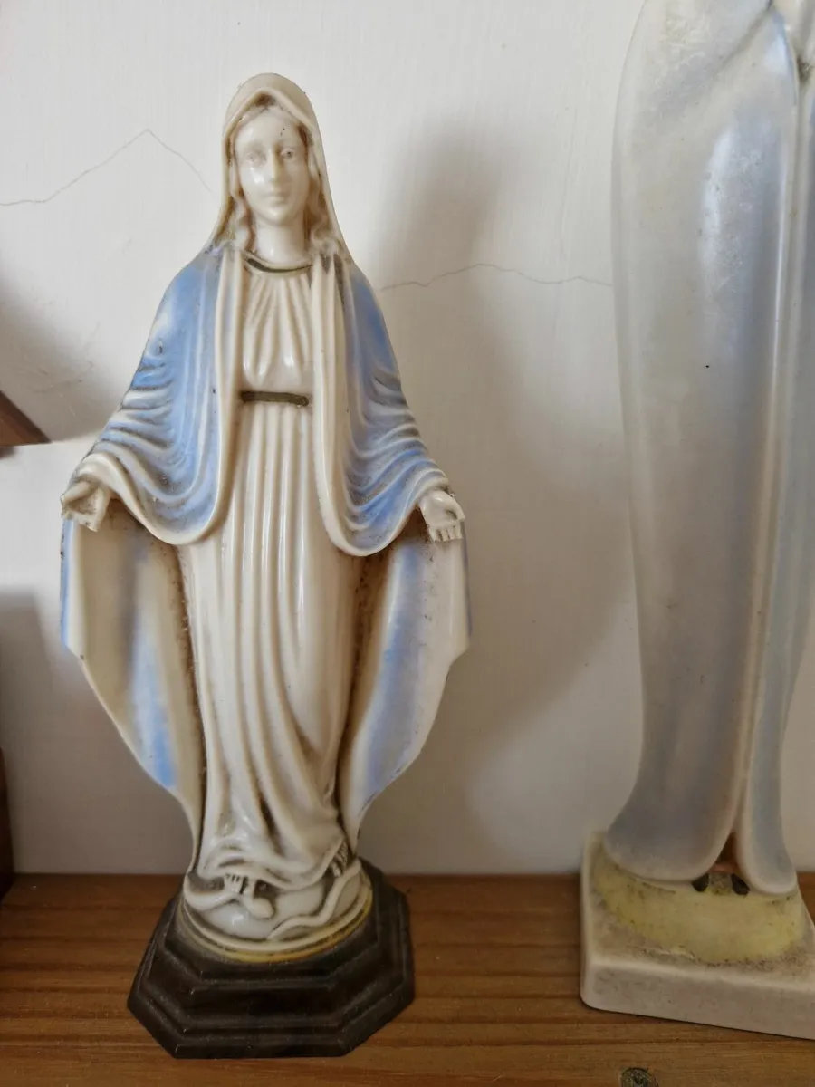 Religious and non religious ornaments - Image 3