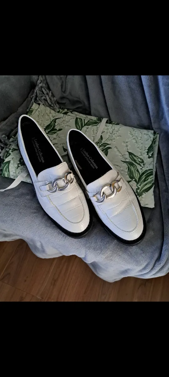 Ladies ivory loafers - Image 3