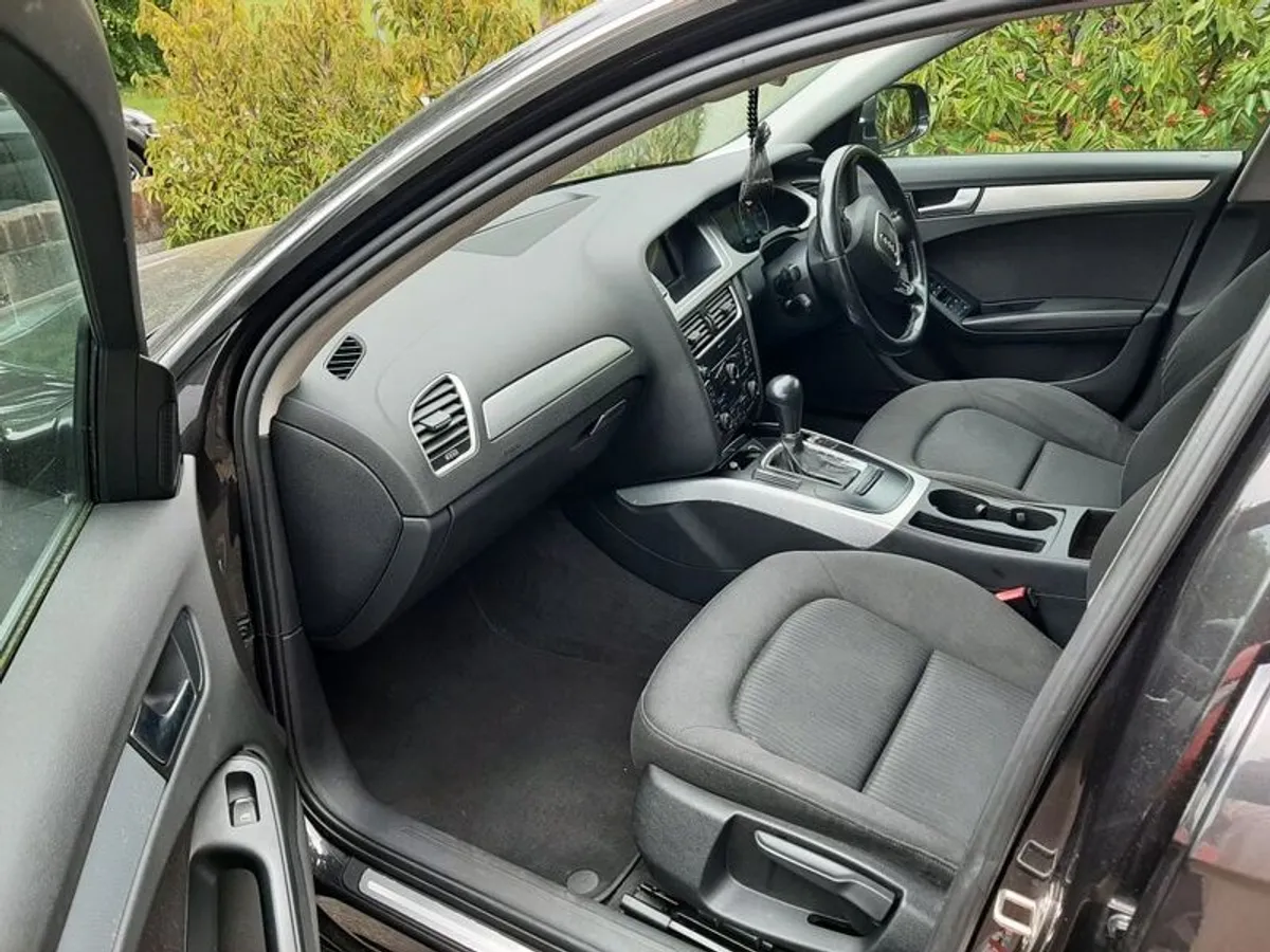 2010 Audi A4 - Image 2