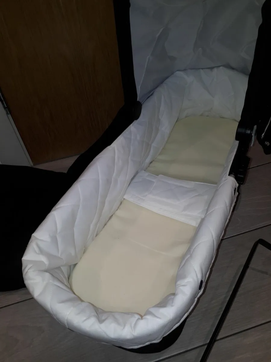Out N About carrycot Bassinet for double buggy - Image 2