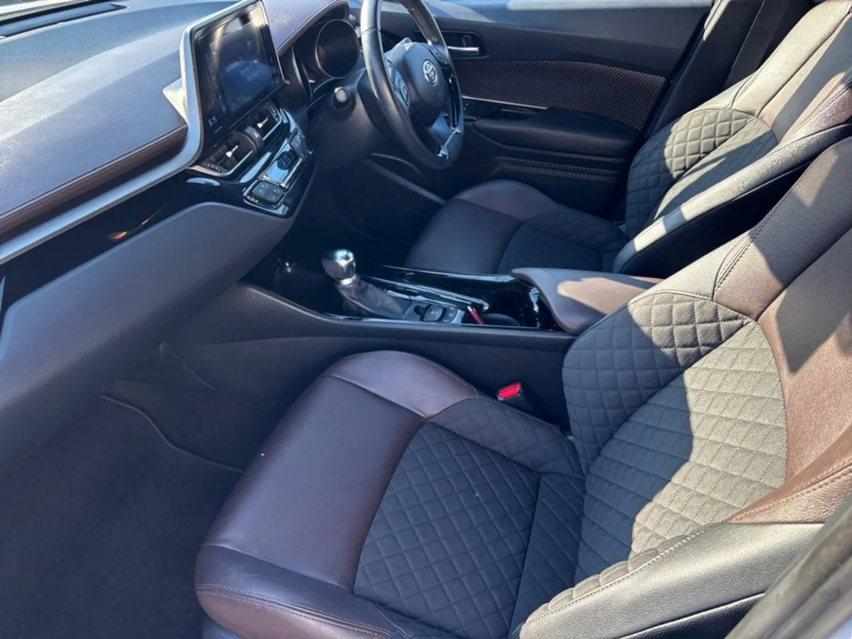 Toyota C-HR Hybrid SOL 4DR Auto - Image 3