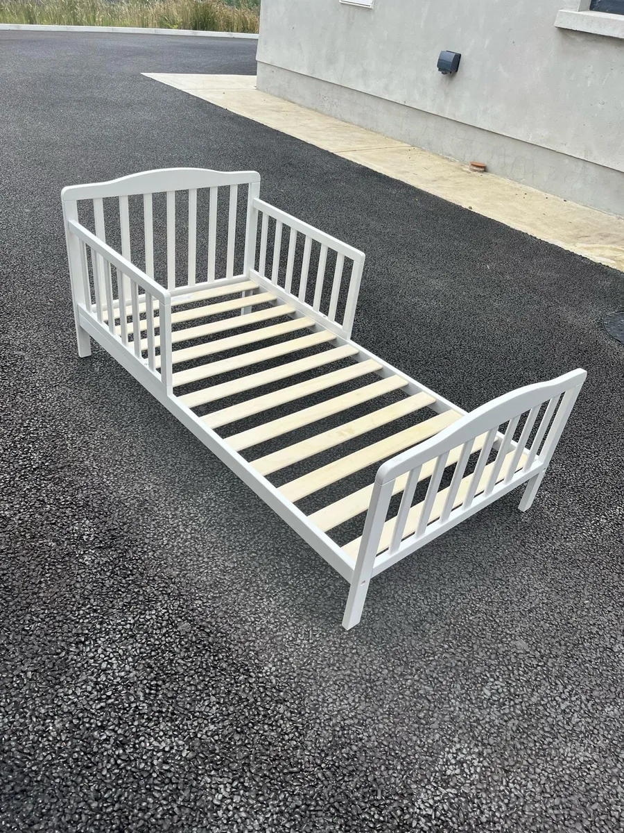 Toddler bed - Image 1