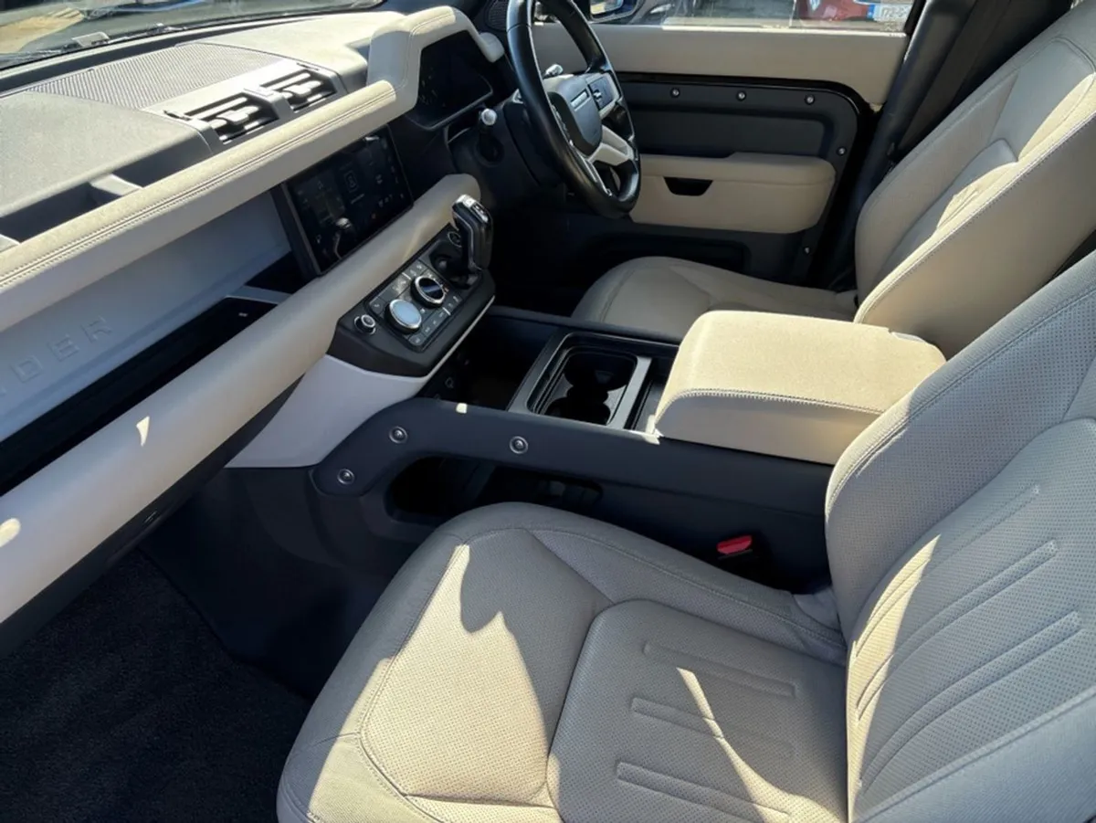Land Rover Defender 2.0tdi SD4 PAN Roof Beige Lea - Image 3