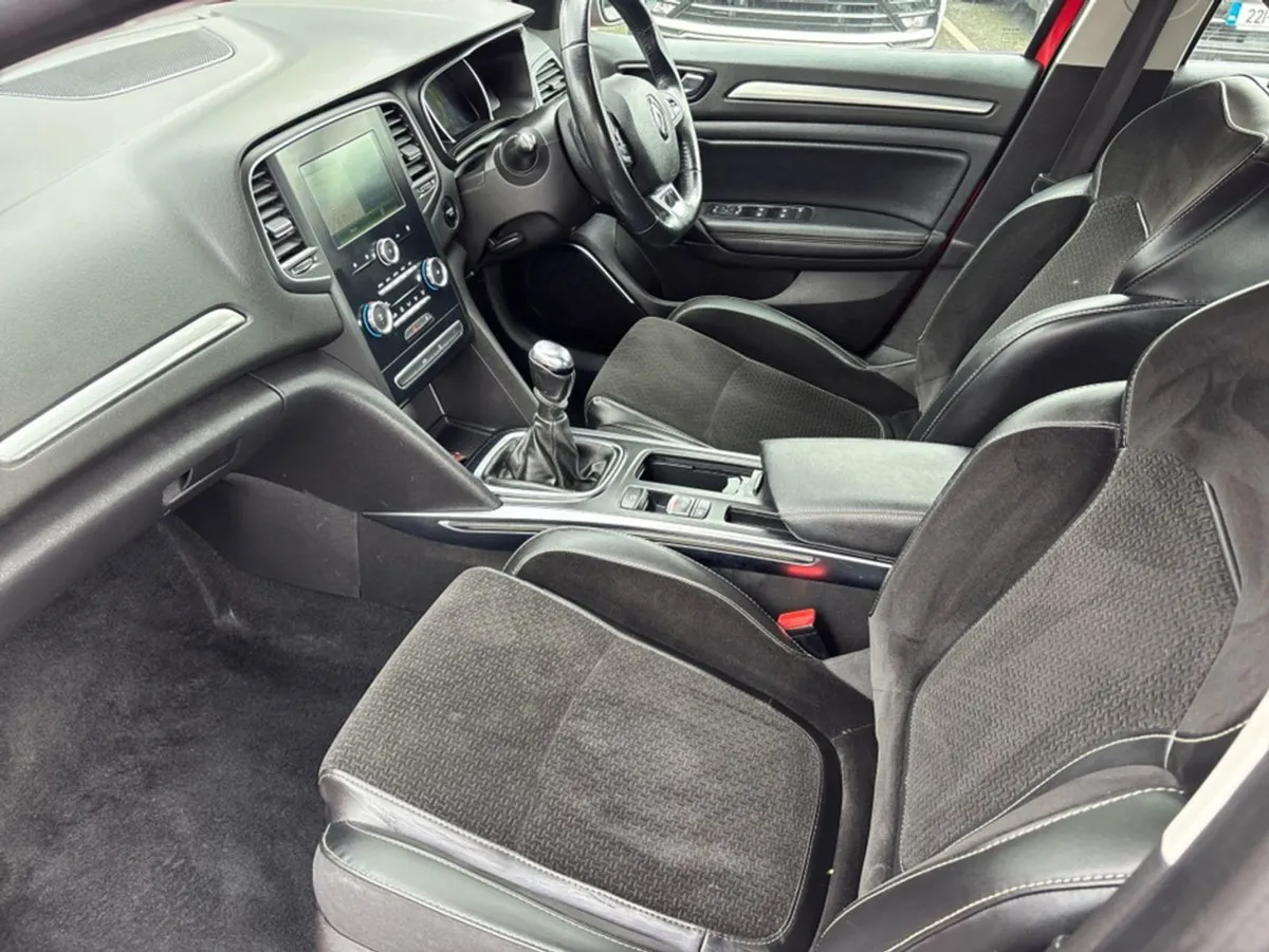 Renault Megane Sport Tourer Dynamique IV ST 5 - Image 3