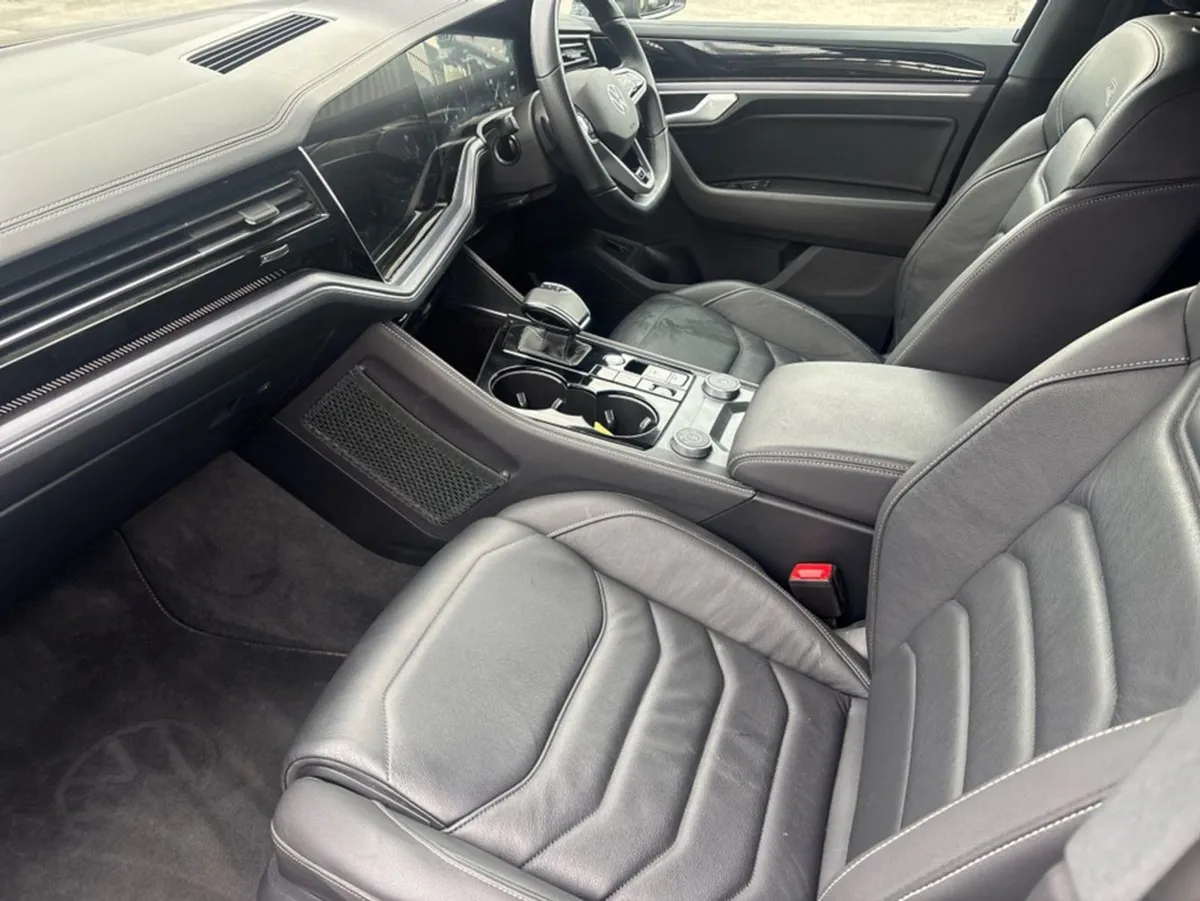 Volkswagen Touareg R-line 3.0 TDI 4 - Image 3