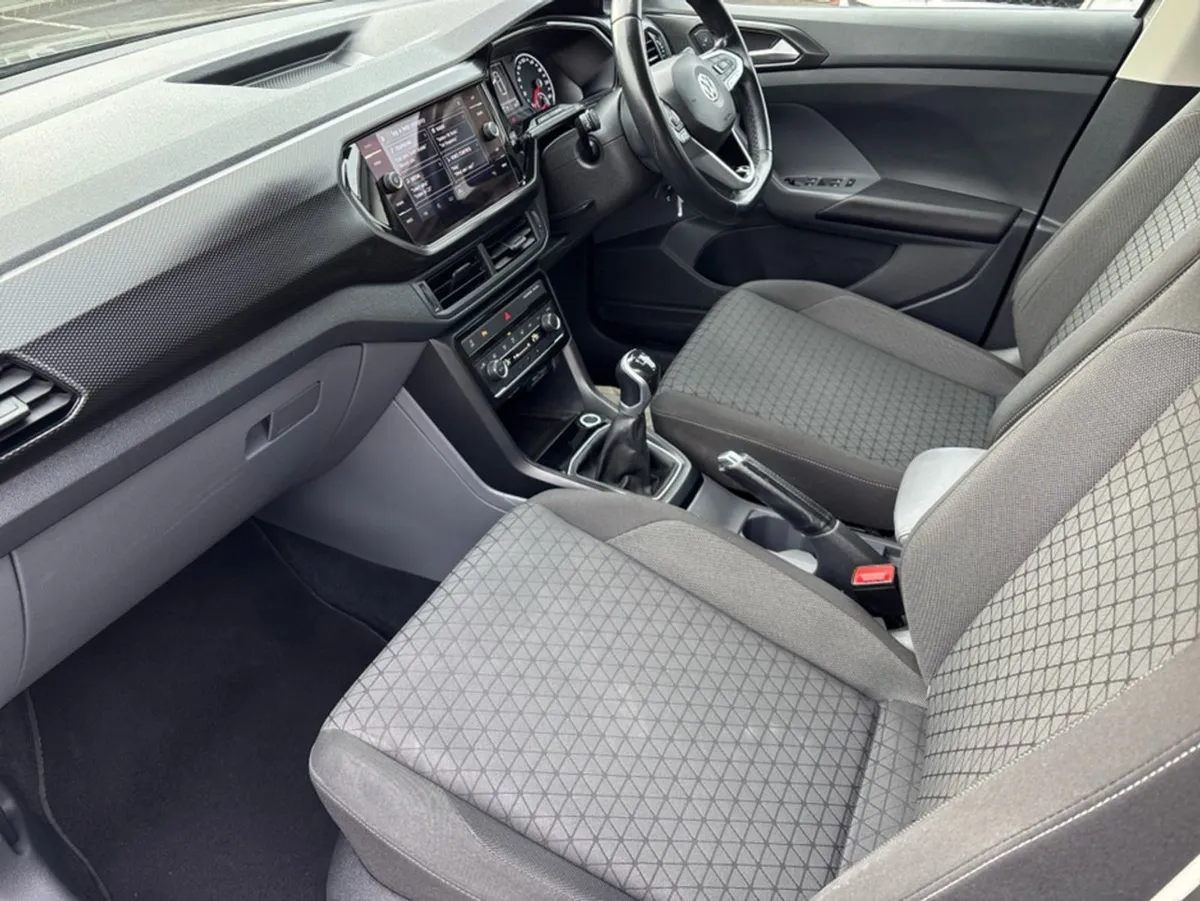 Volkswagen T-Cross Life 1.0 TSI Manual 5speed 95b - Image 3