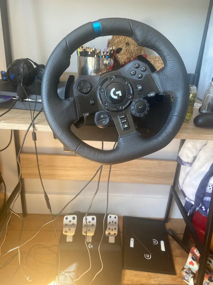 Logitech Playstation Steering wheel and pedals - Image 2