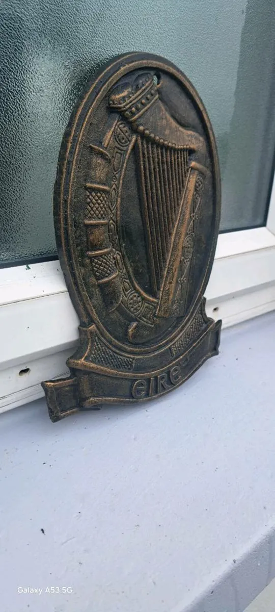 Cast iron eire harp sign - Image 2