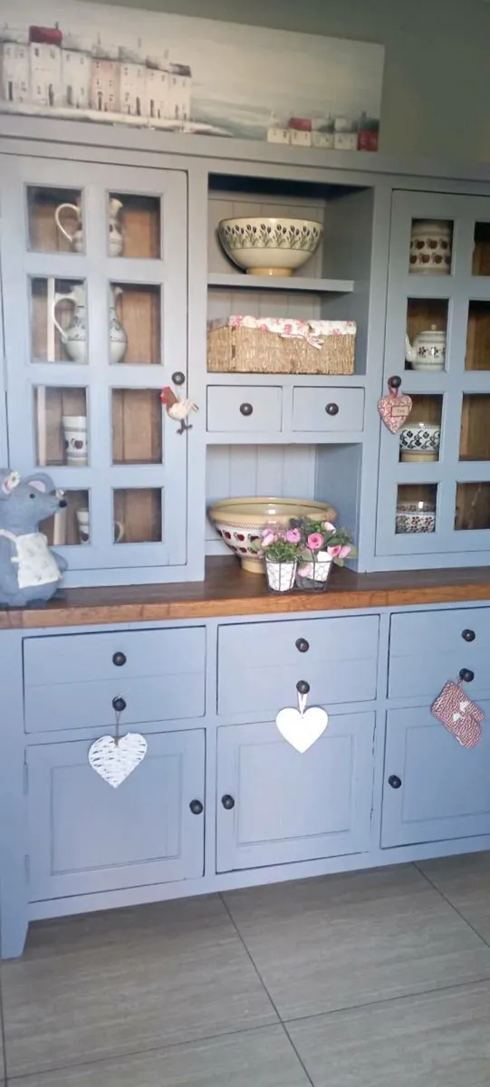 Solid kitchen dresser delivery arranged - Image 3