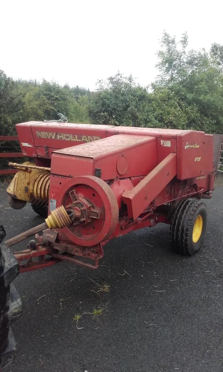 New Holland 376 Baler - Image 1