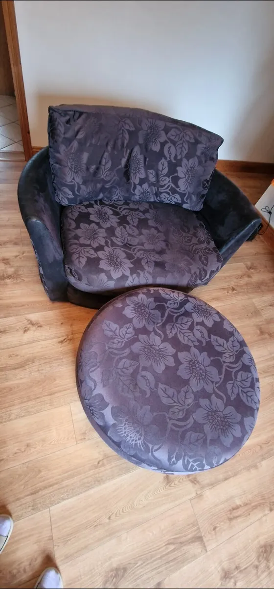 Swivel seat - Image 1