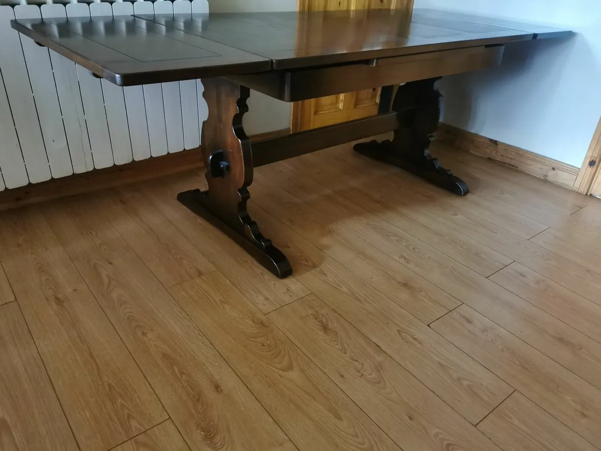 Oak Solid Quality Extendable dining table 6-8perso - Image 3