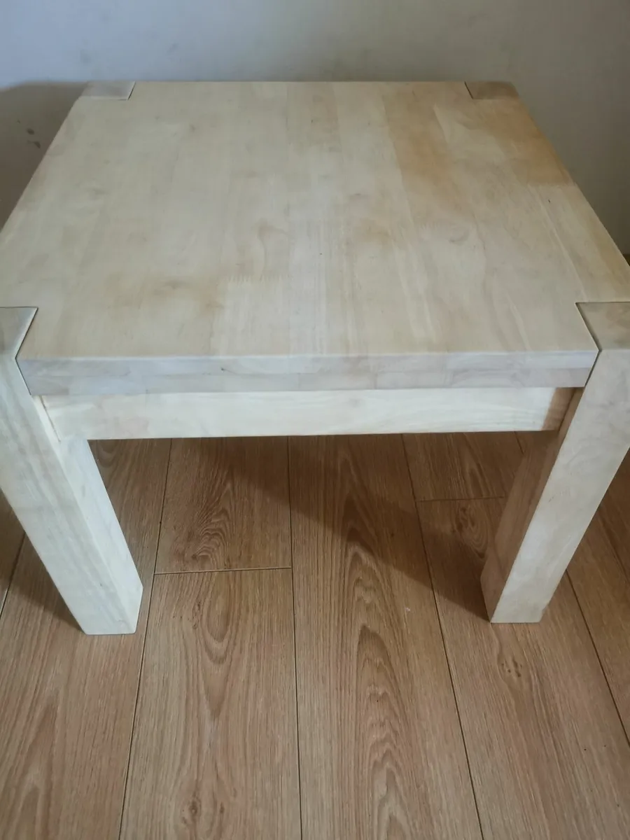 Solid Quality Modern coffee table 3months old - Image 4