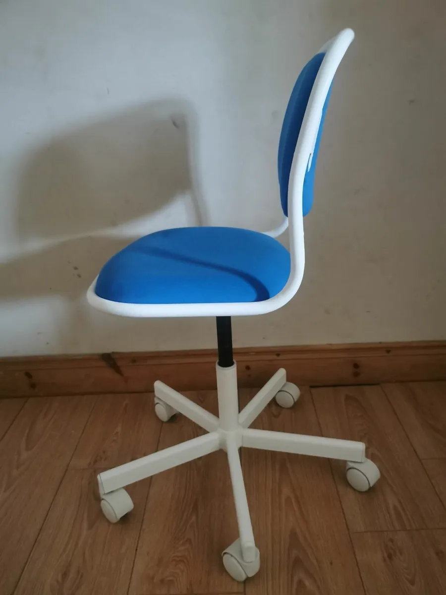 Quality Children's computer swivel chair 1month ol - Image 1