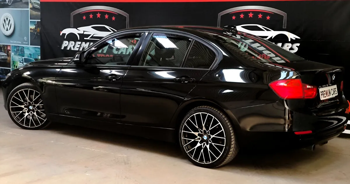BMW 3-SERIES SPORT 2014 , LEATHER INTERIOR - Image 4