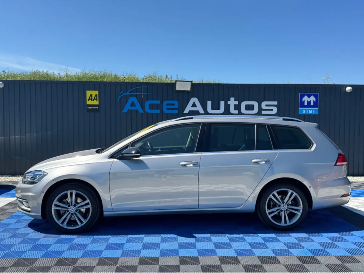 Volkswagen Golf HIGHLINE PRO - 2.0L DIESEL - AUTO - Image 4