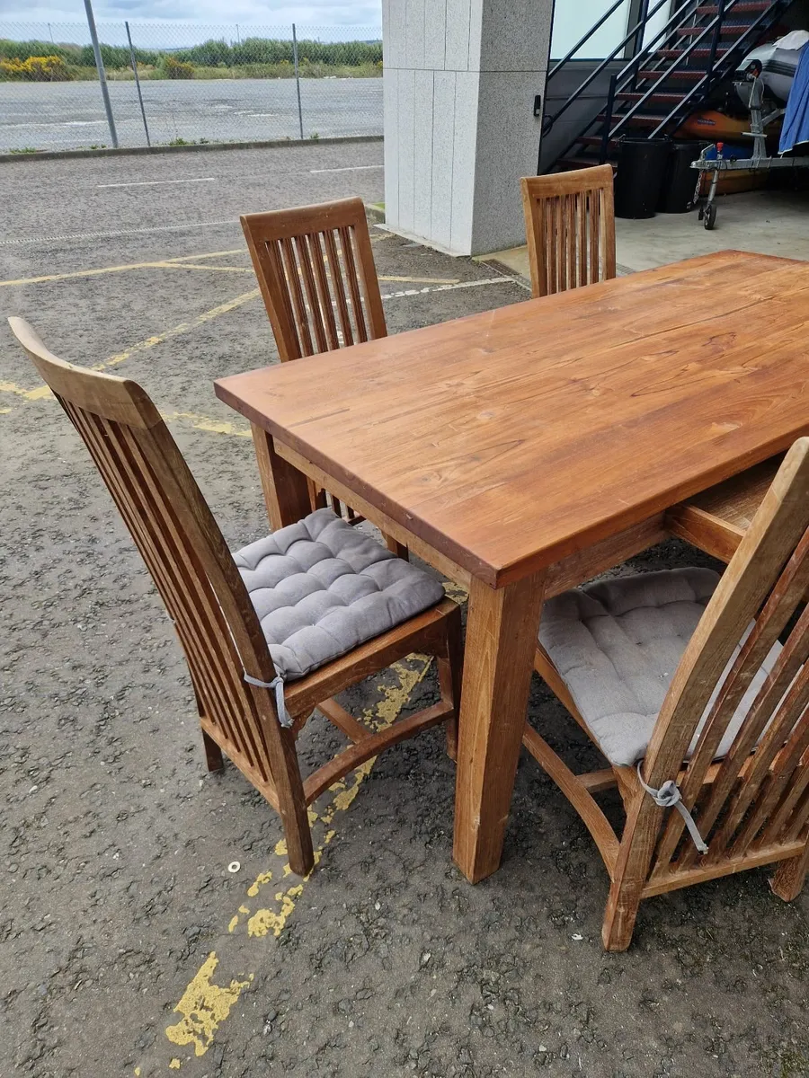 kitchen table and chairs - Image 1