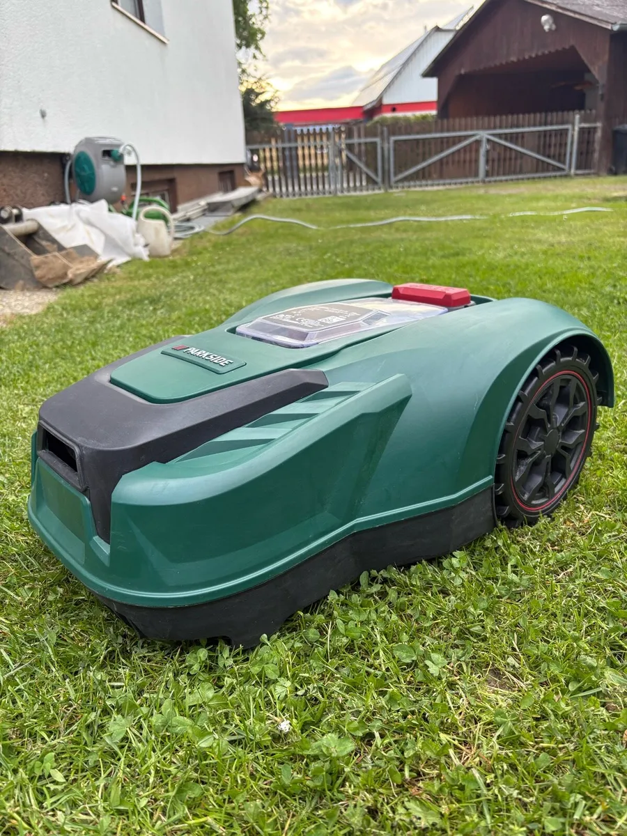 Robotic lawn mower 1000m2 - Image 1