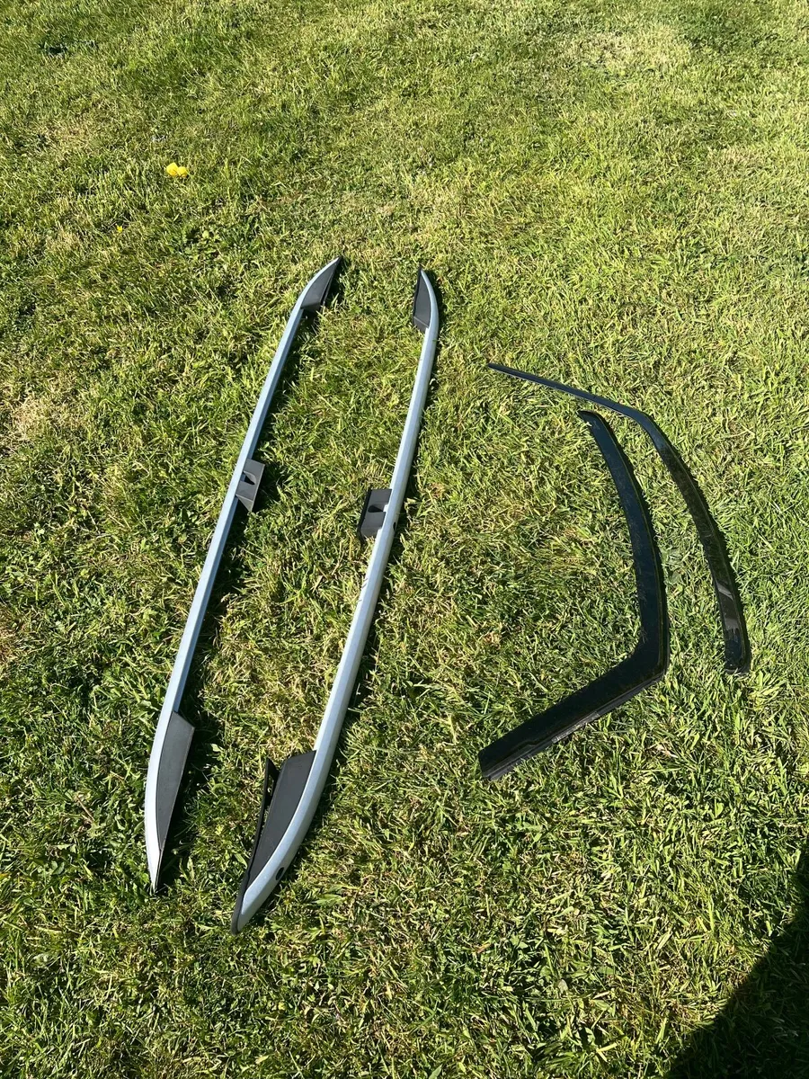 Citroen Berlingo 2018 roof rack and wind deflector - Image 2