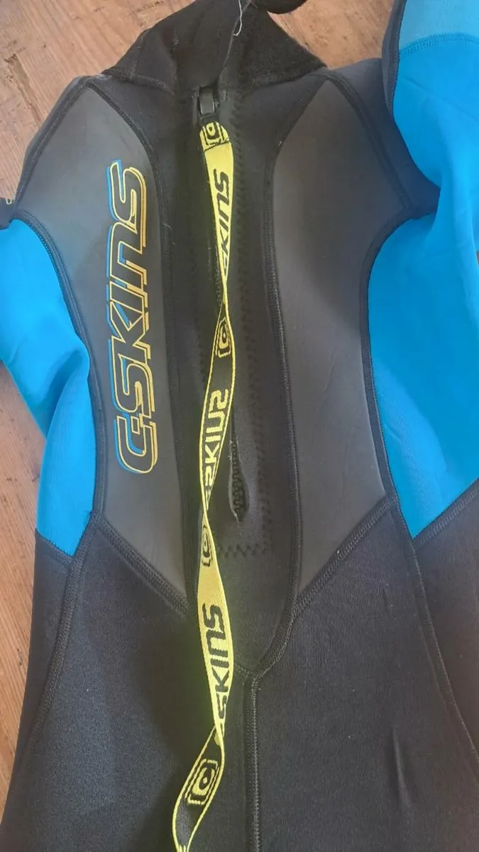 Kids c skins wetsuit Age 6 - Image 1
