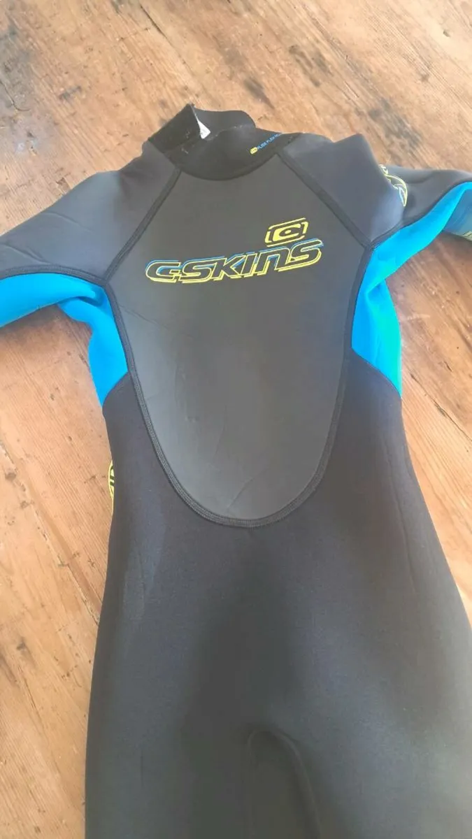 Kids c skins wetsuit Age 6 - Image 2