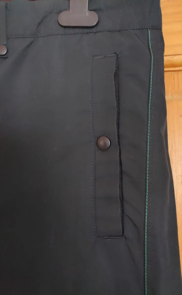 Lyle and Scott Green Eagle Club 38R - Image 4