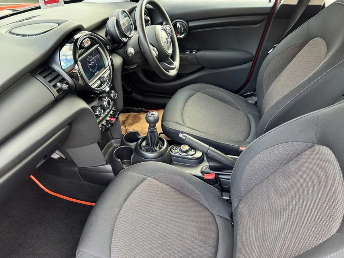 MINI HATCH 1.5 Petrol 5 Door Classic - Image 3