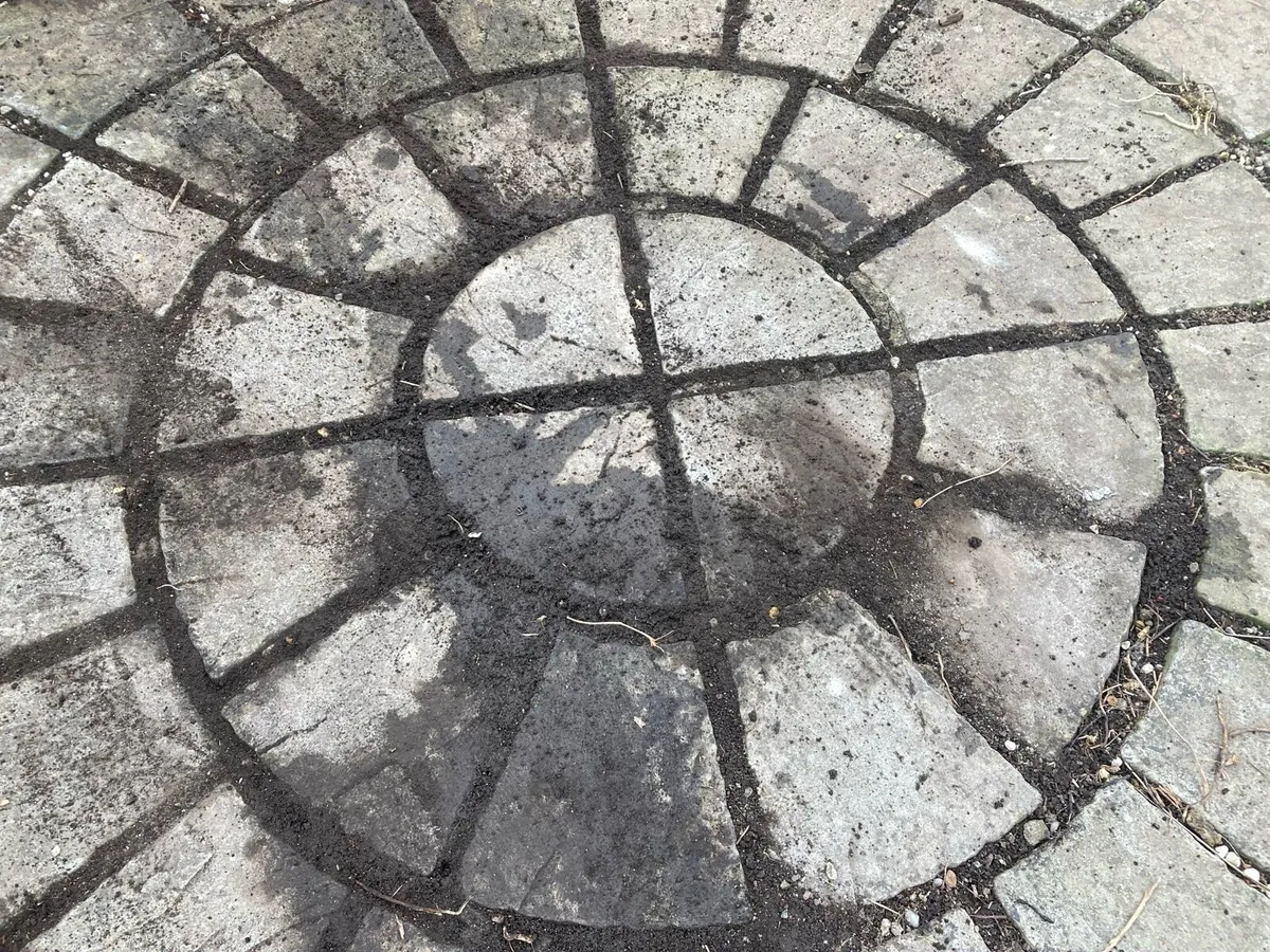 Patio circle - Image 4