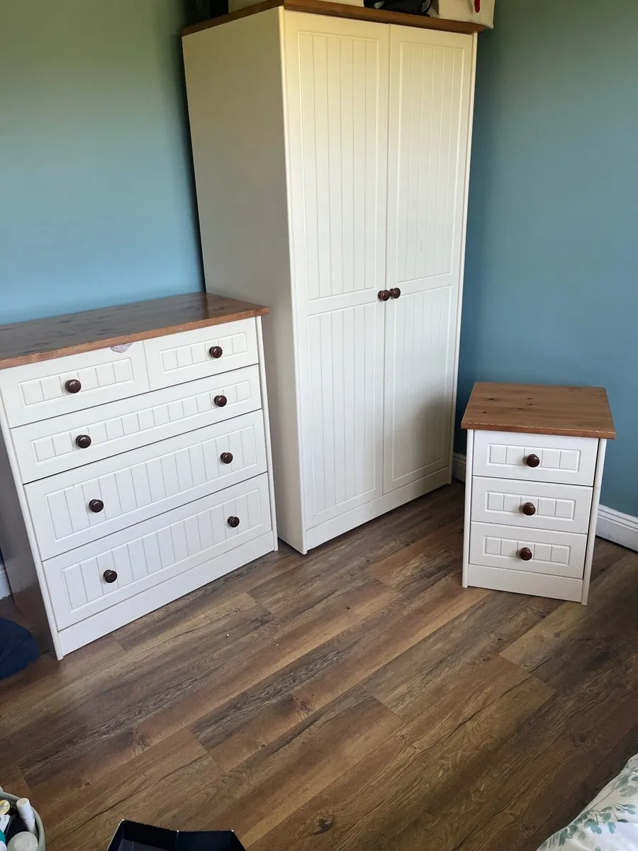Bedroom furniture set - Image 2
