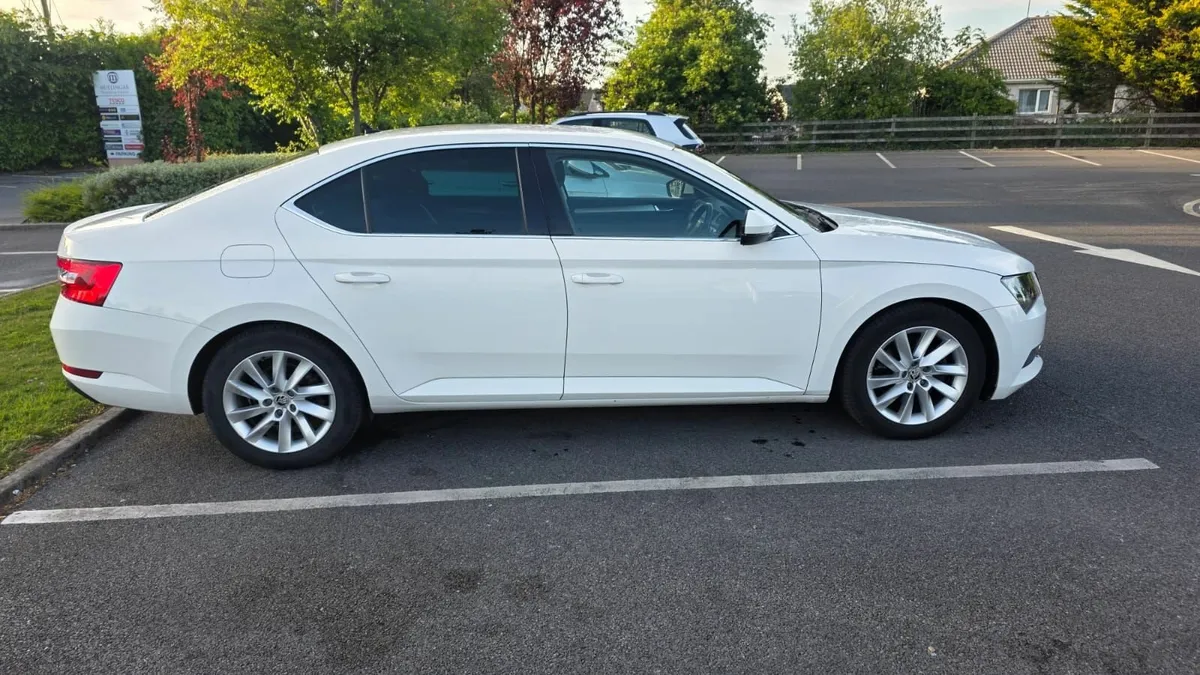 Skoda Superb 2018 - Image 3
