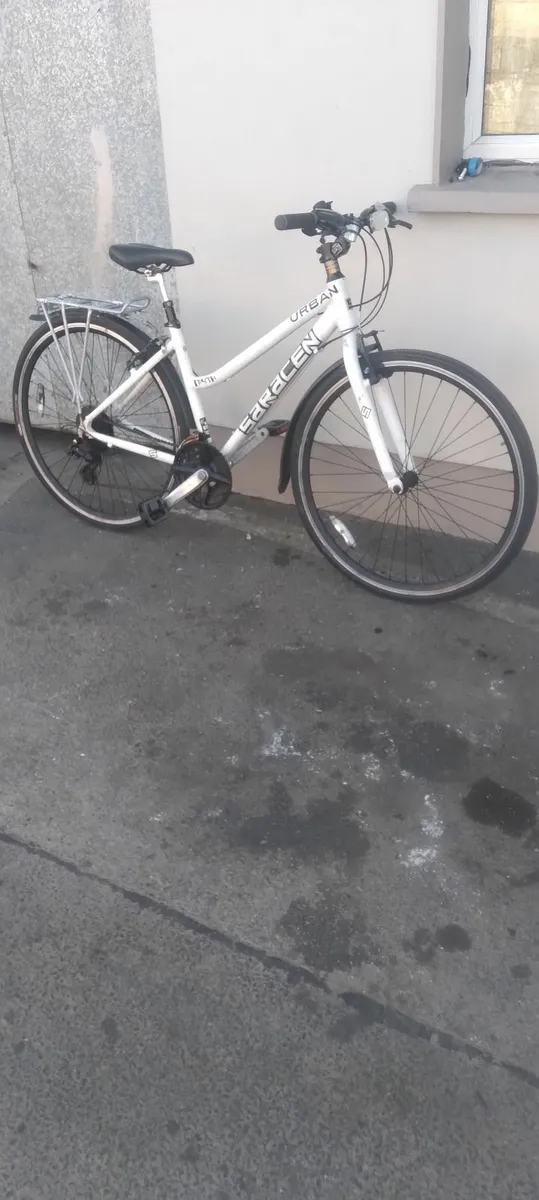 Lovely ladies bike 28inch price too sell - Image 2