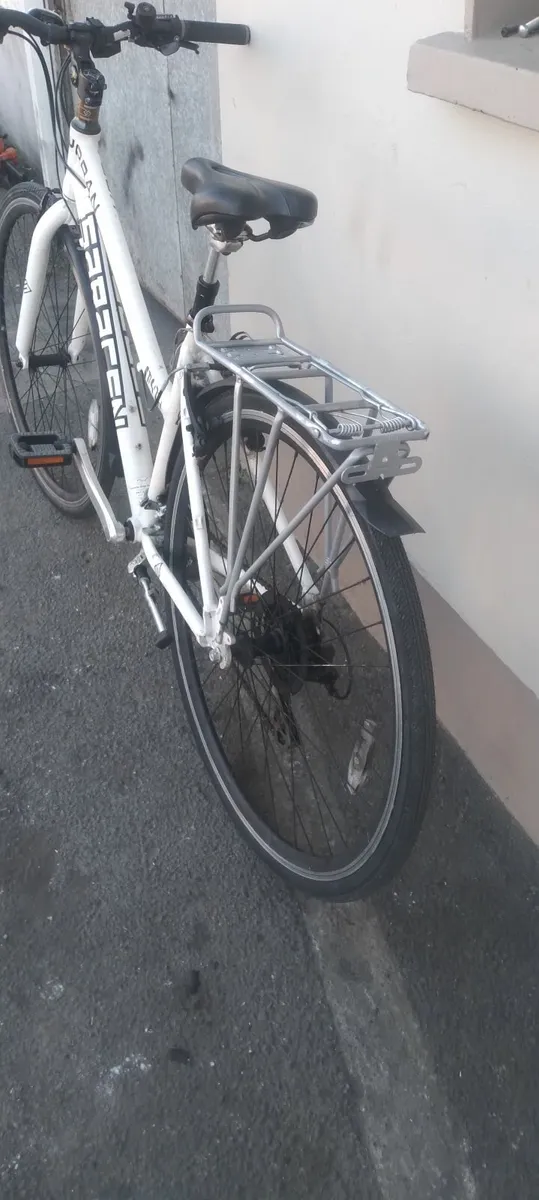 Lovely ladies bike 28inch price too sell - Image 4