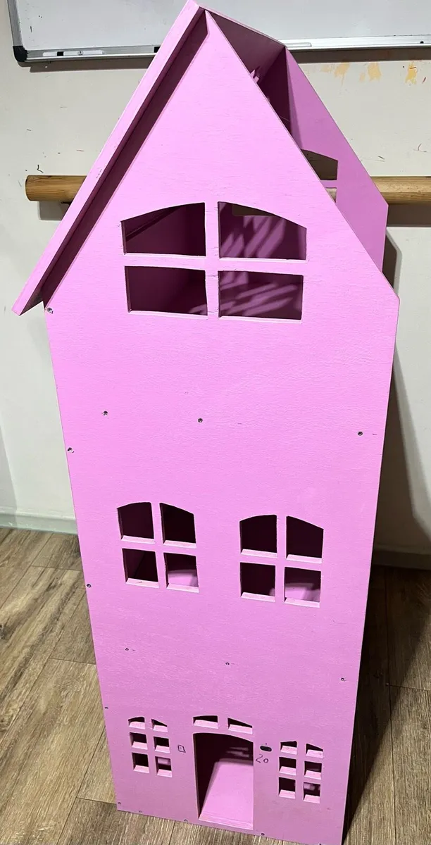 Wooden heavy doll house - Image 1