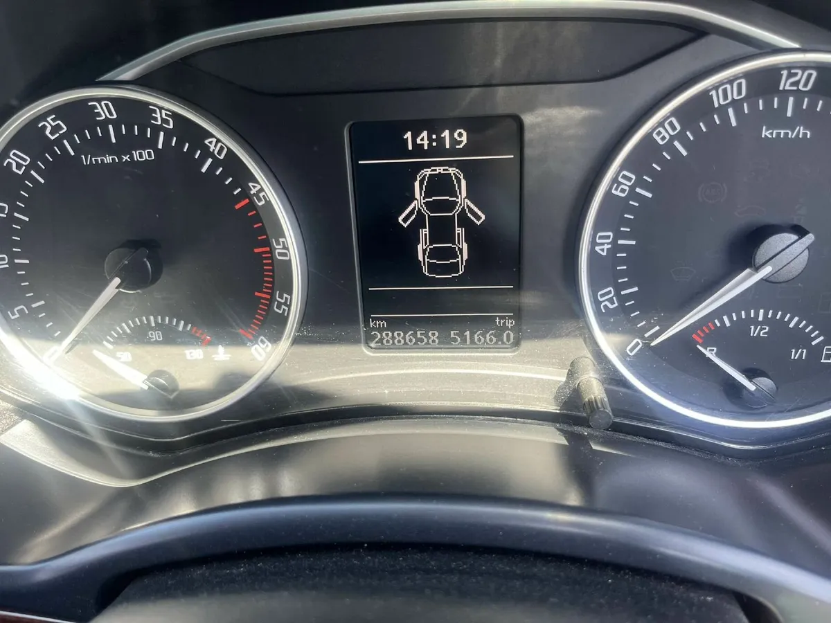 Skoda Octavia 2010 - Image 2
