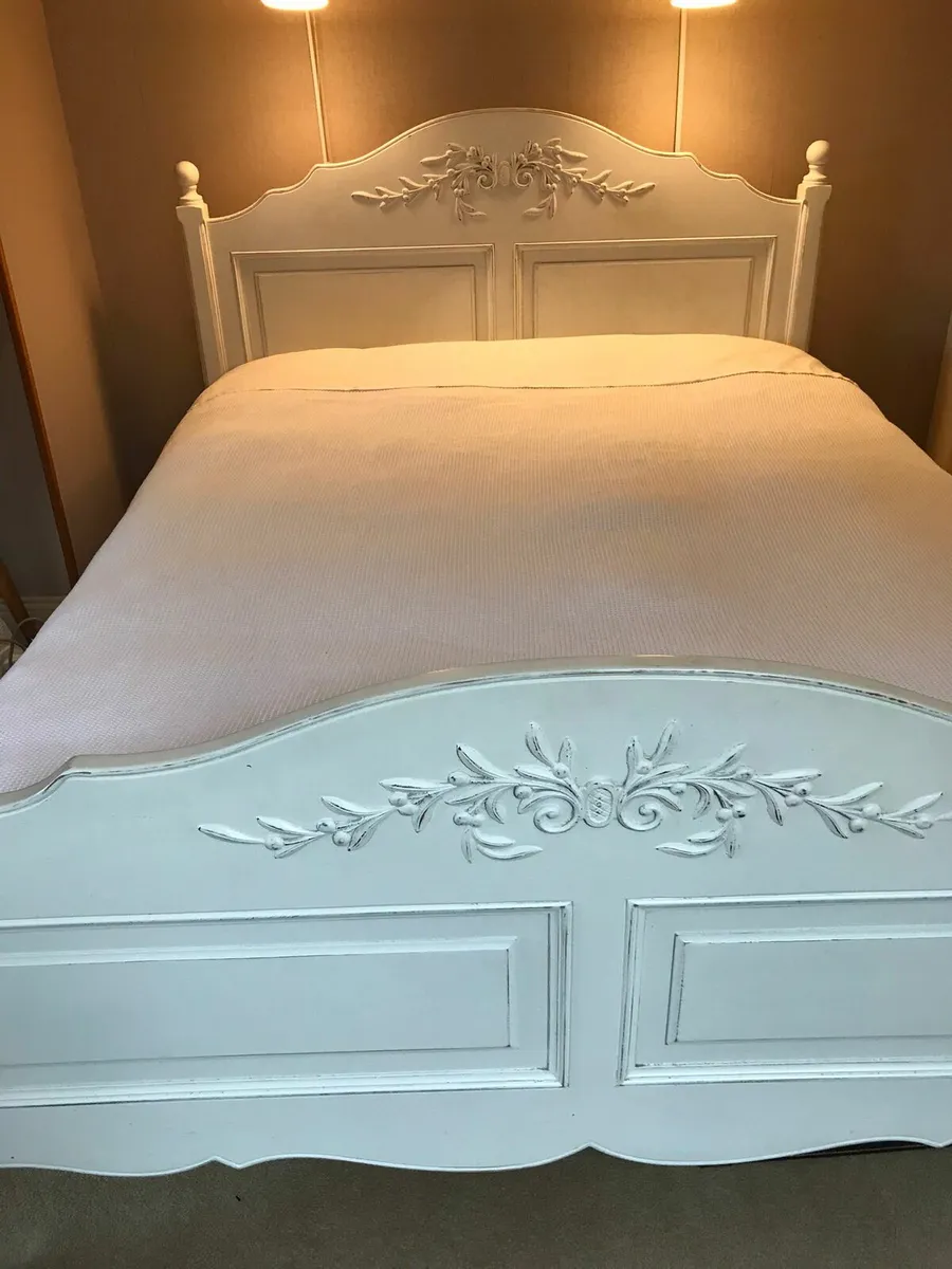 KINGSIZE WOODEN BED AND MATTRESS FOR SALE - Image 4