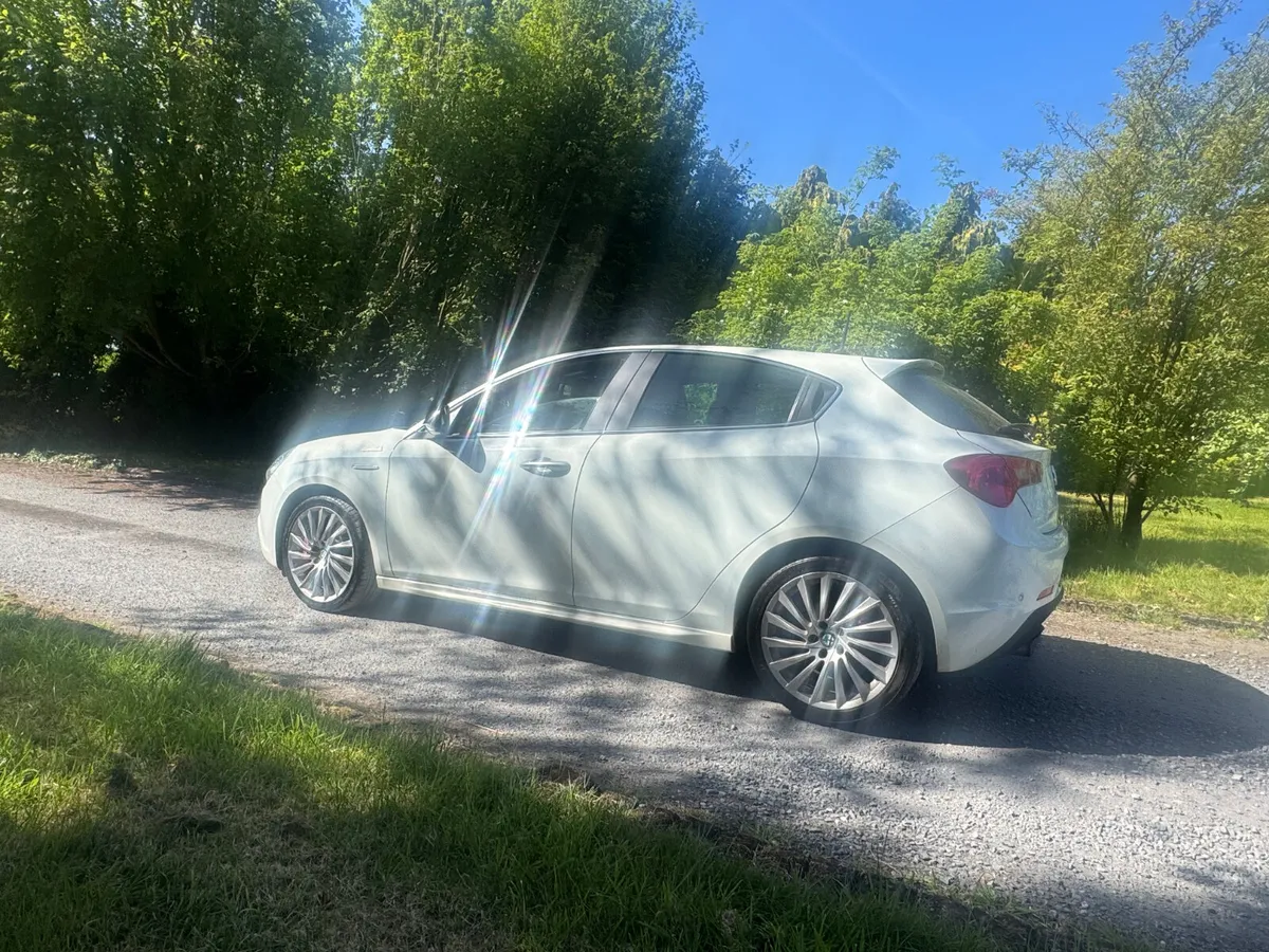 16 Alfa Romeo Giulietta 1.4 AUTO - Image 3