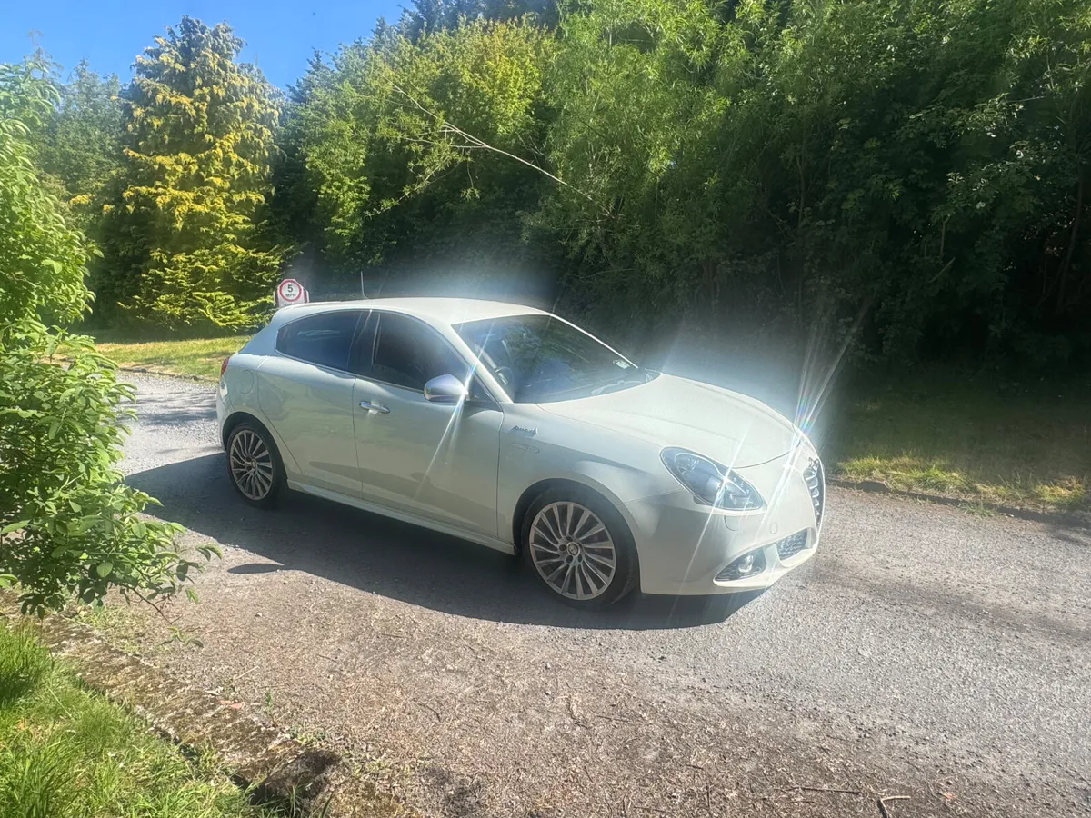 16 Alfa Romeo Giulietta 1.4 AUTO - Image 1