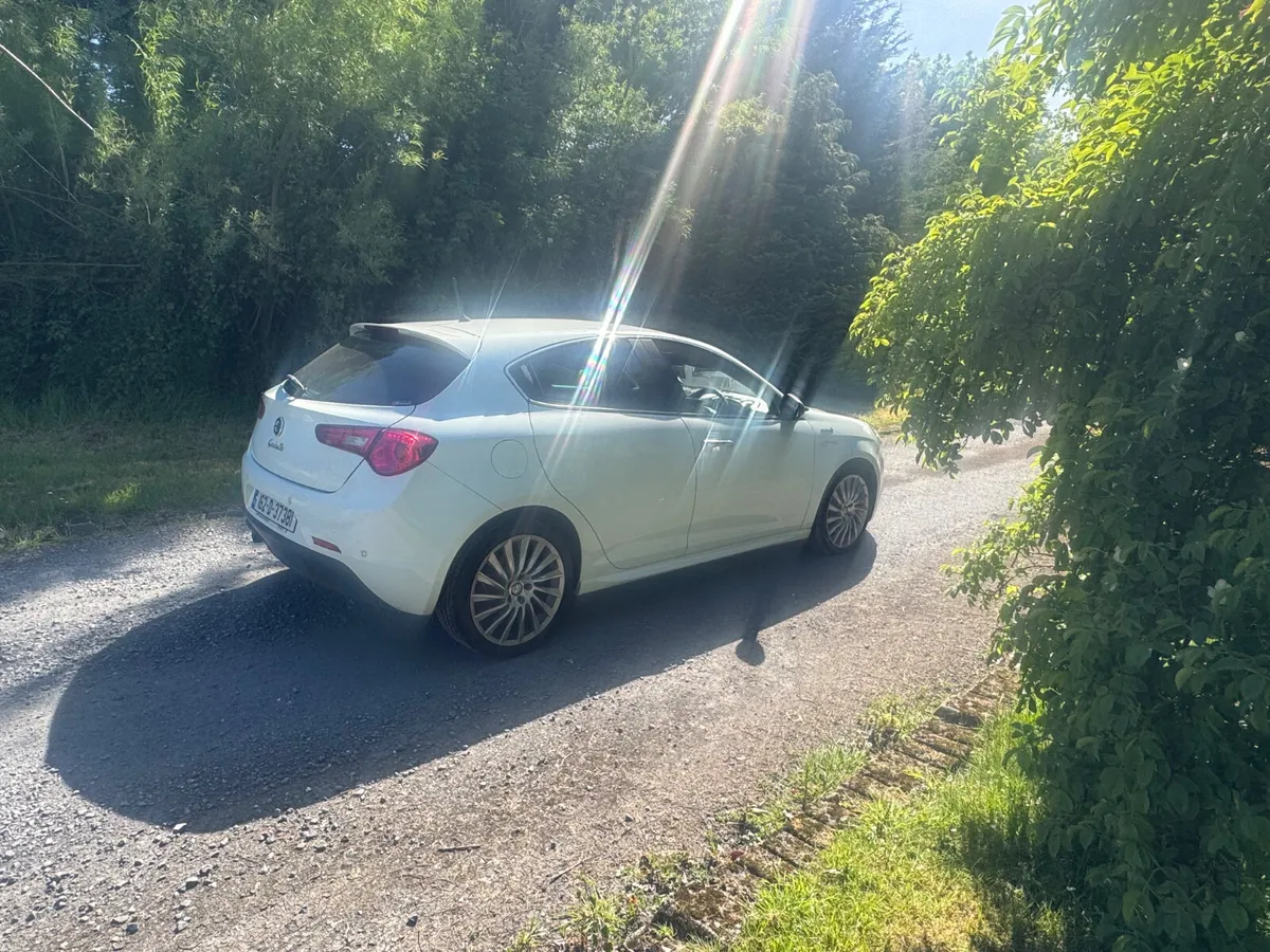 16 Alfa Romeo Giulietta 1.4 AUTO - Image 2