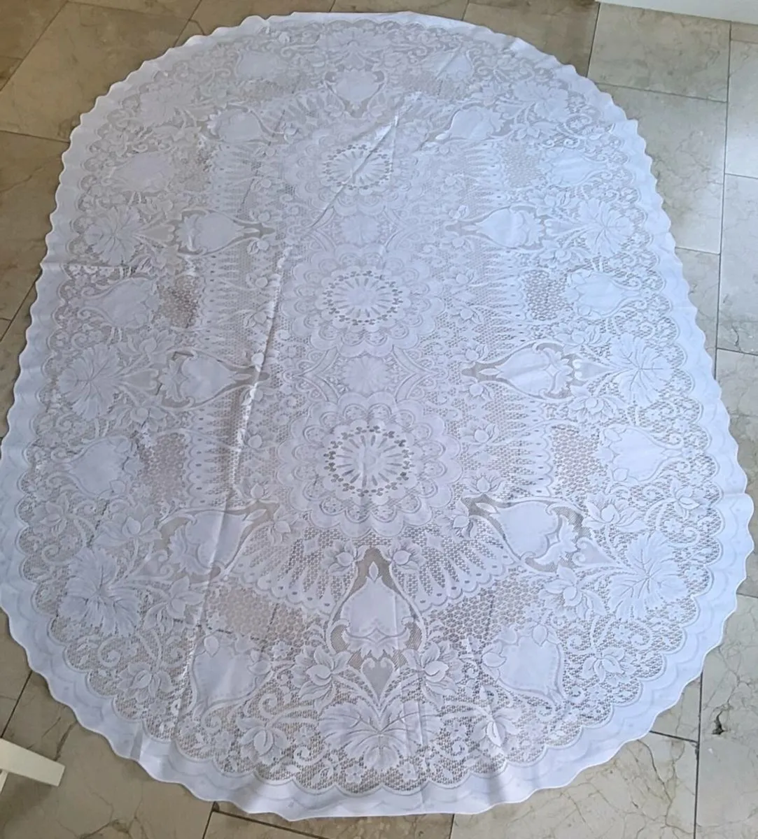 Beautiful lace tablecloth - Image 1