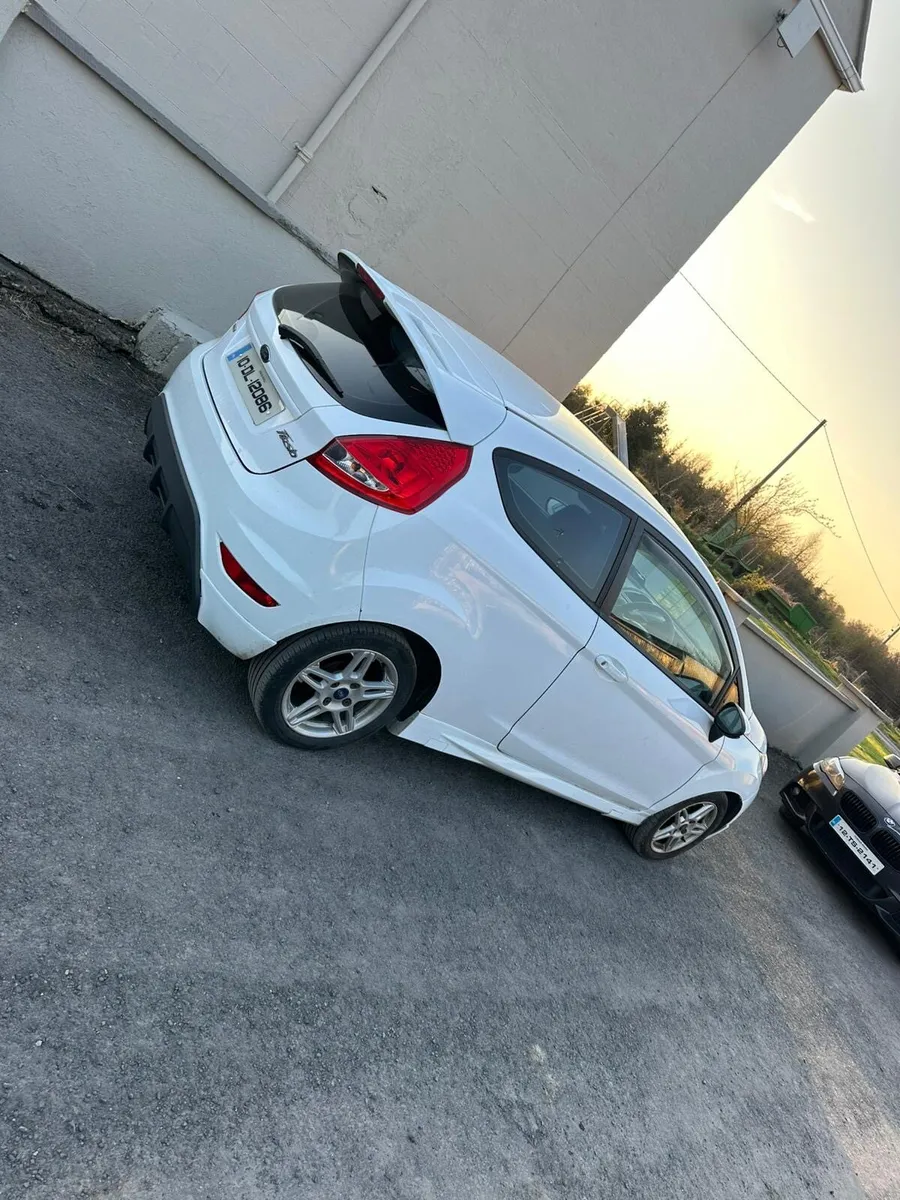 Ford fiesta - Image 2