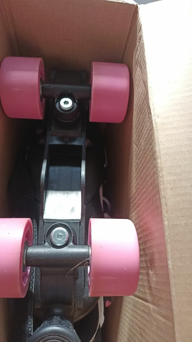 Blindside Adjustable Quad Skates - Image 3